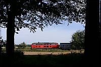 Der freitags IC wird als Leerreisezug von Uelzen nach Munster gefahren. Am 17.09.2004 ist 218 265 stlich von Ebsdorf unterwegs