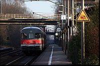 Ab Langwedel benutzen die Triebwagen bis Bremen die Hauptstrecke Hannover - Bremen mit. Am 16.01.2005 zeigen die Signale in Achim freie Fahrt fr 634 621